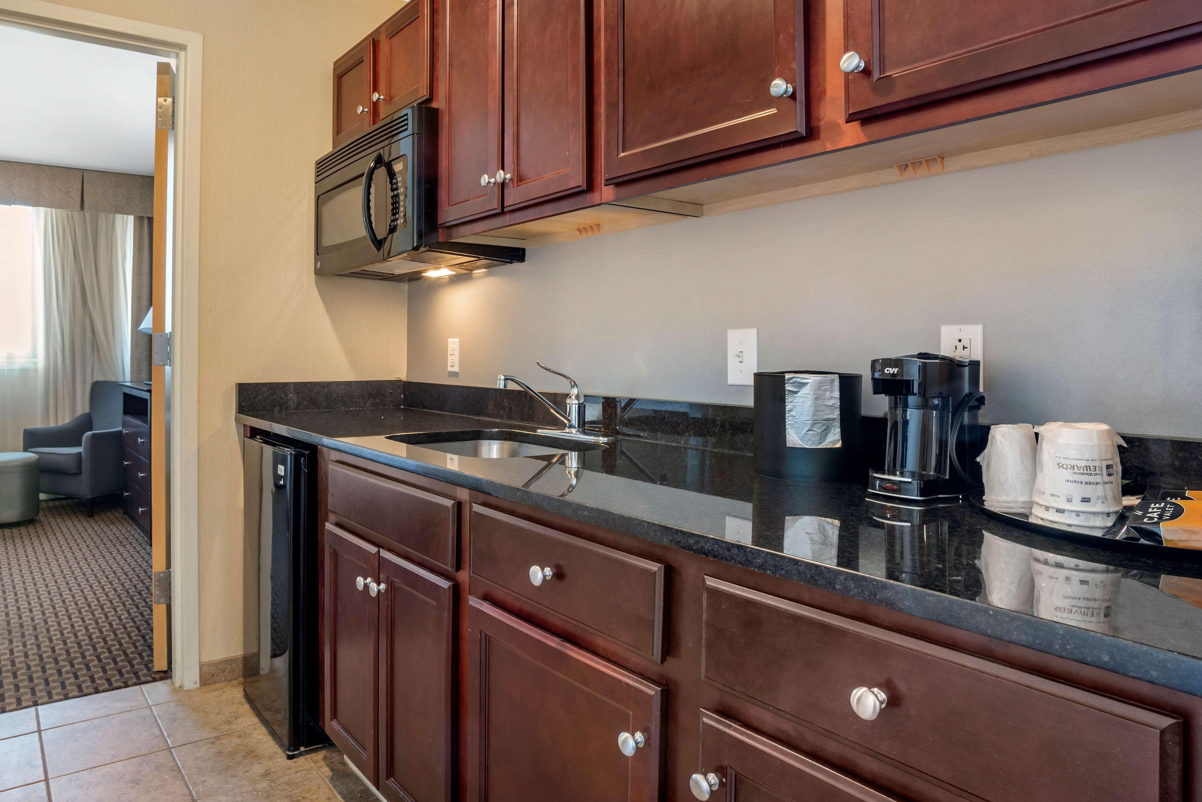 Best Western Plus Philadelphia Airport South - At Widener University Chester Eksteriør billede